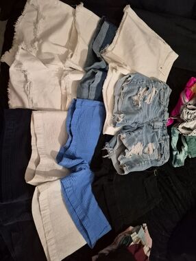 Womens Size 10 And Lrg Lot